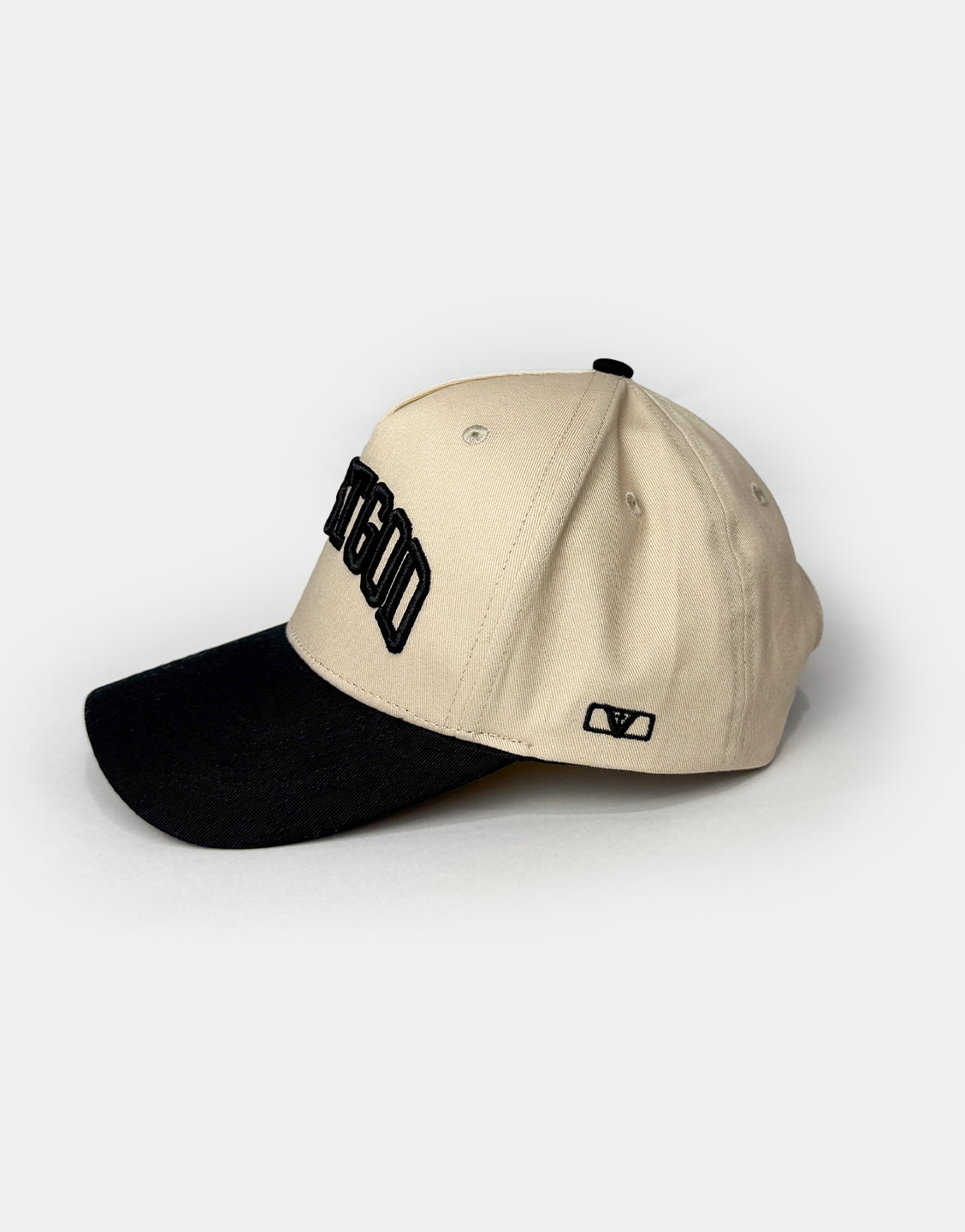 Gorra de béisbol Black Trust God Premium - Acento rojo